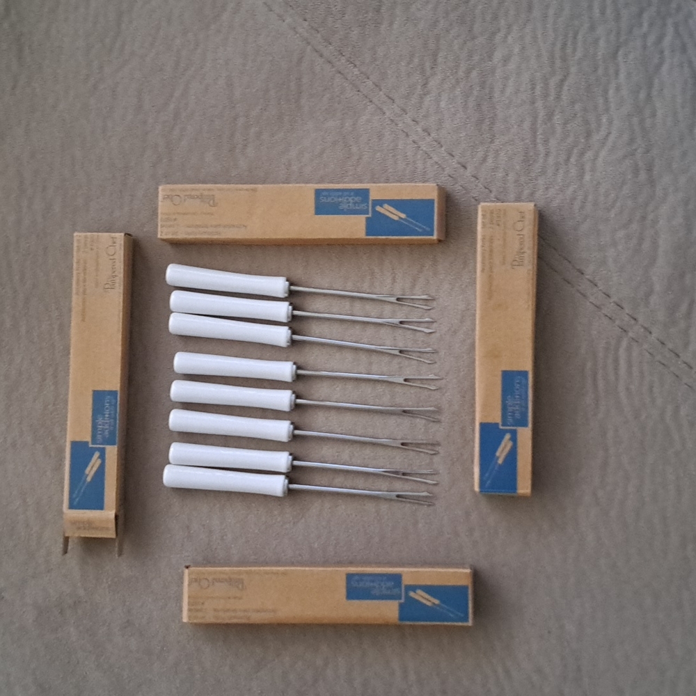 Pampered chef set of 8 fondue stickss